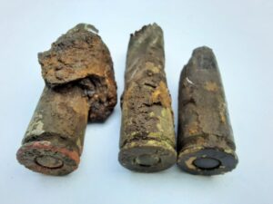 Deutsche MG-Munition unabgefeuert und gegurtet aus dem Zweiten Weltkrieg gefunden an der Wintermoorer Strasse