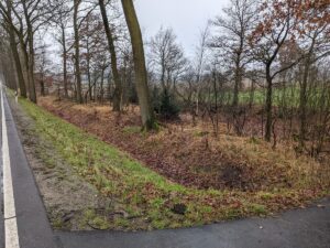 Sumpfloch oder Mergelkuhle gegenüber Waldsiedlung an B3 in Wintermoor Dezember 2021