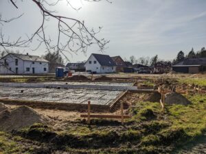 Daasch-Weg Neubauten im März 2022 Blick vom Bahndamm